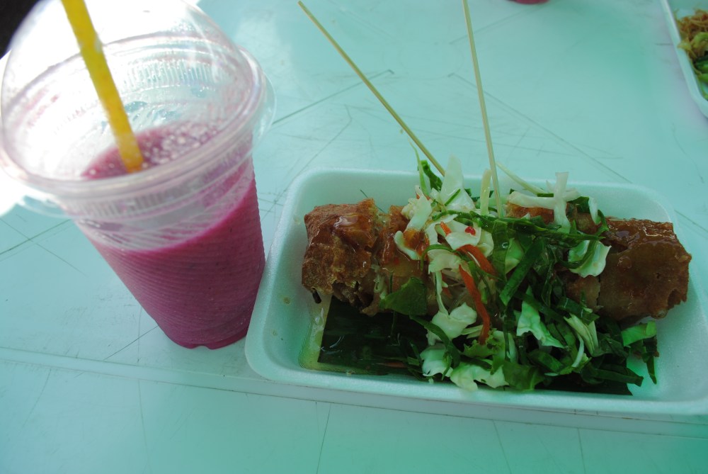 Dragonfruit smoothie & fried shrimp springroll